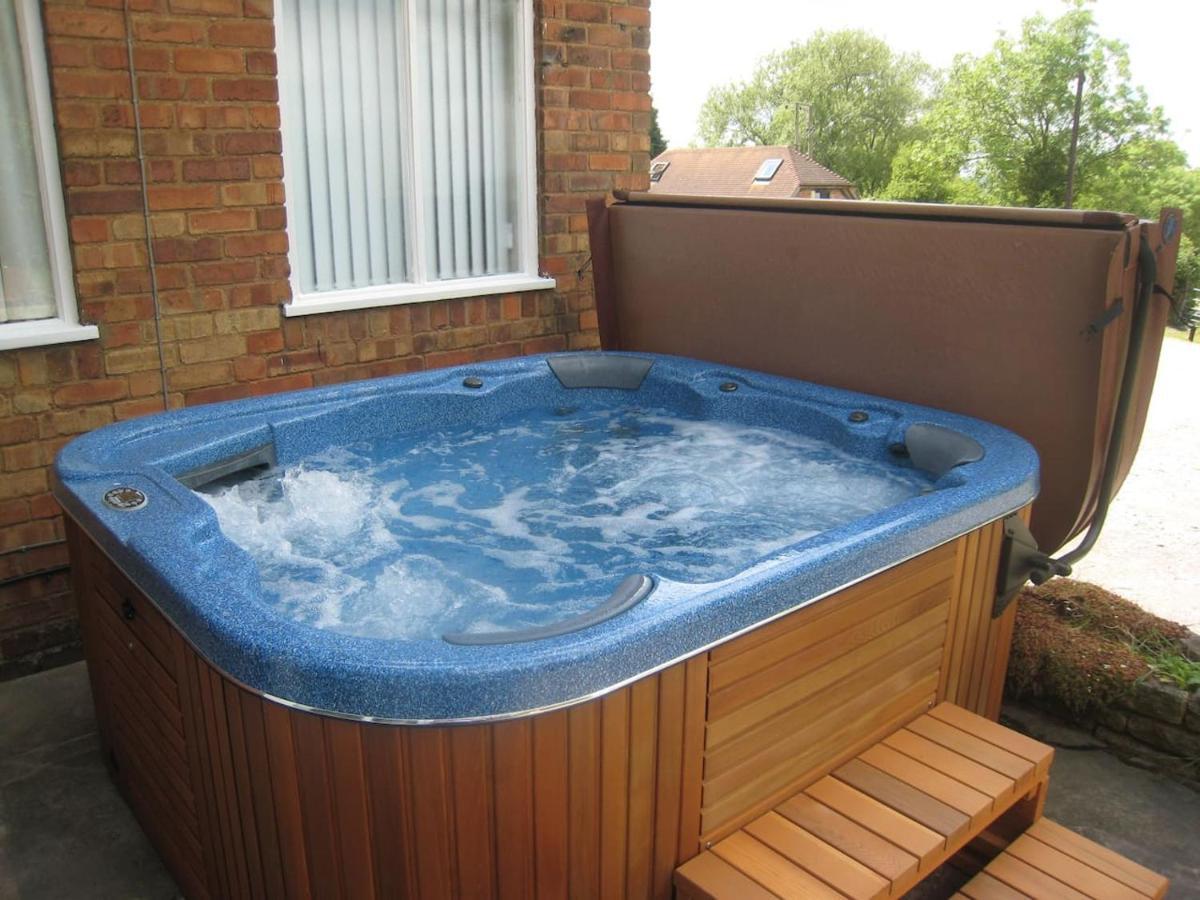 Arden Hill Farmhouse - Hot Tub, Snooker Table, Sleeps 16 Stratford-upon-Avon Exterior photo